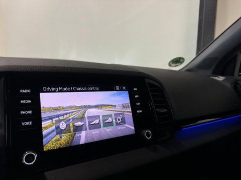 Škoda Karoq 1.5 TSI ACT Sportline Business KEYLESS CAM SFEER