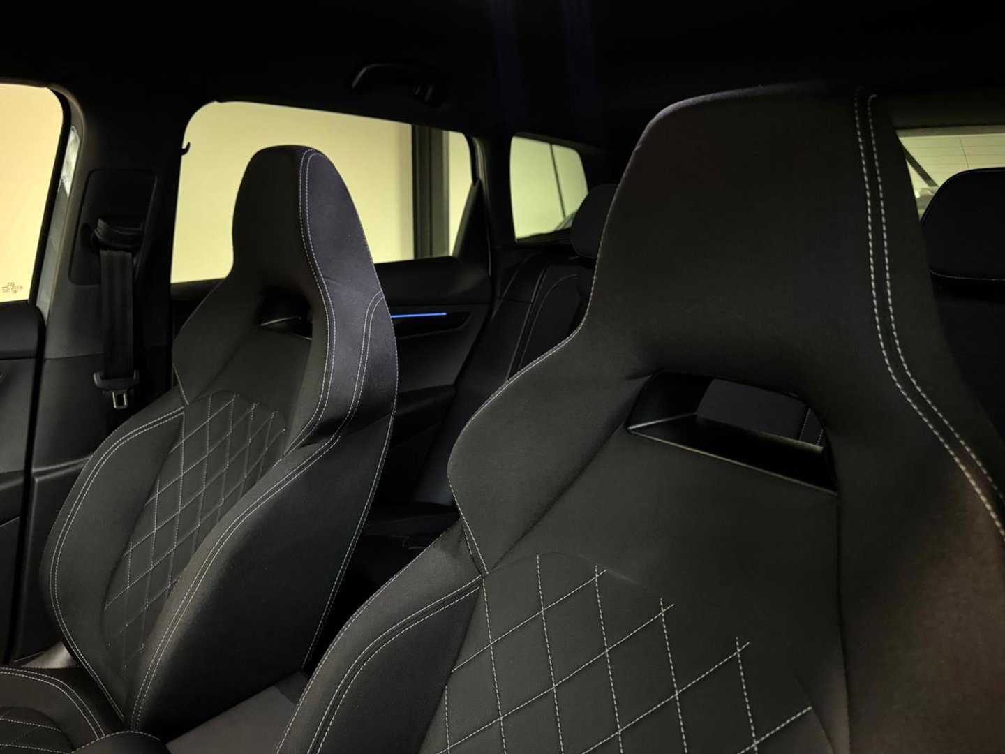 Škoda Karoq 1.5 TSI ACT Sportline Business KEYLESS CAM SFEER