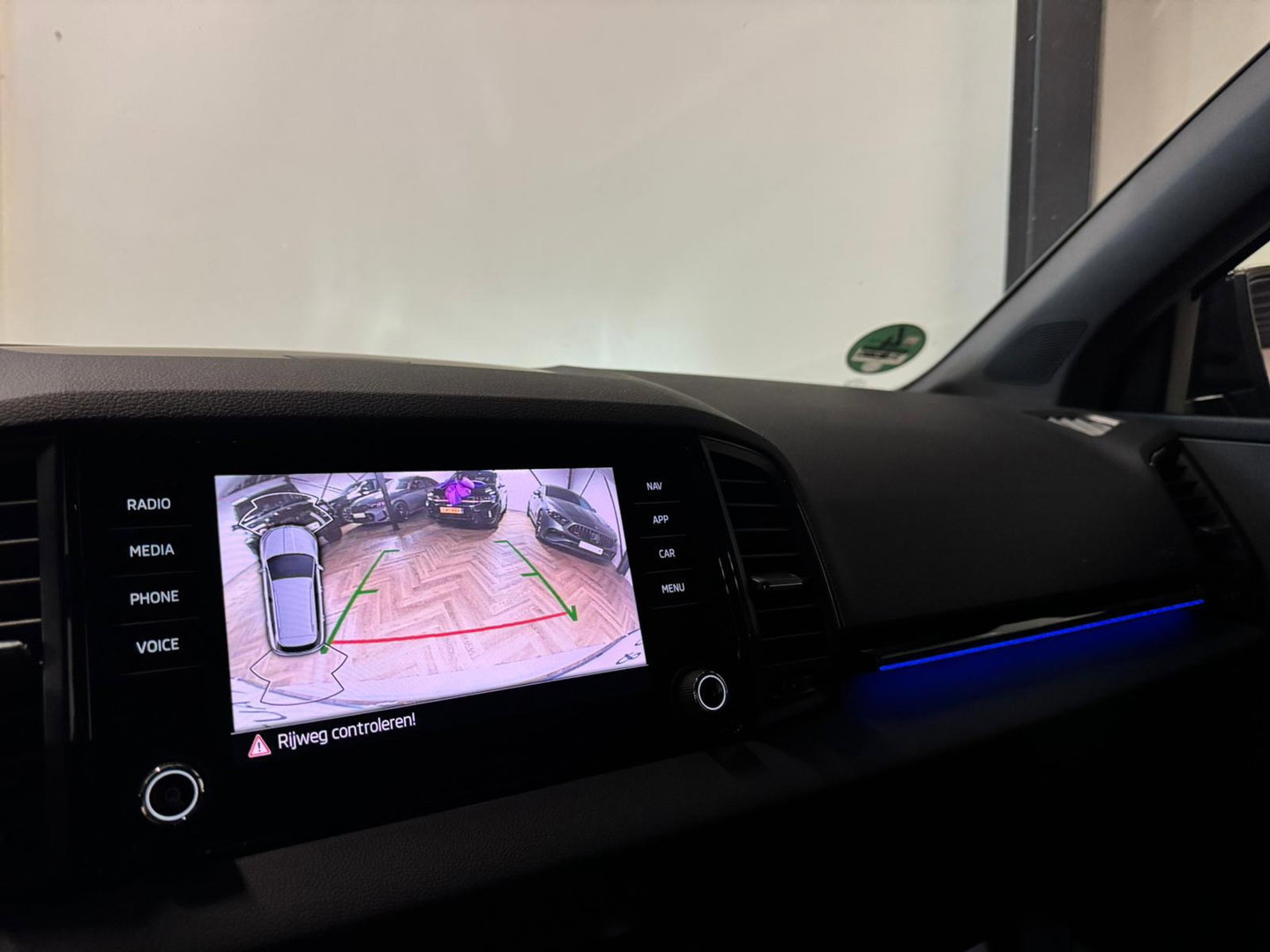 Škoda Karoq 1.5 TSI ACT Sportline Business KEYLESS CAM SFEER