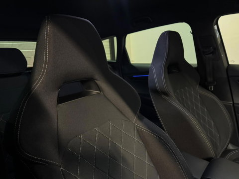 Škoda Karoq 1.5 TSI ACT Sportline Business KEYLESS CAM SFEER