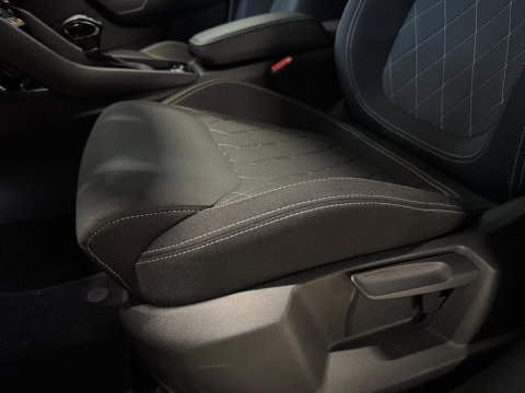 Škoda Karoq 1.5 TSI ACT Sportline Business KEYLESS CAM SFEER