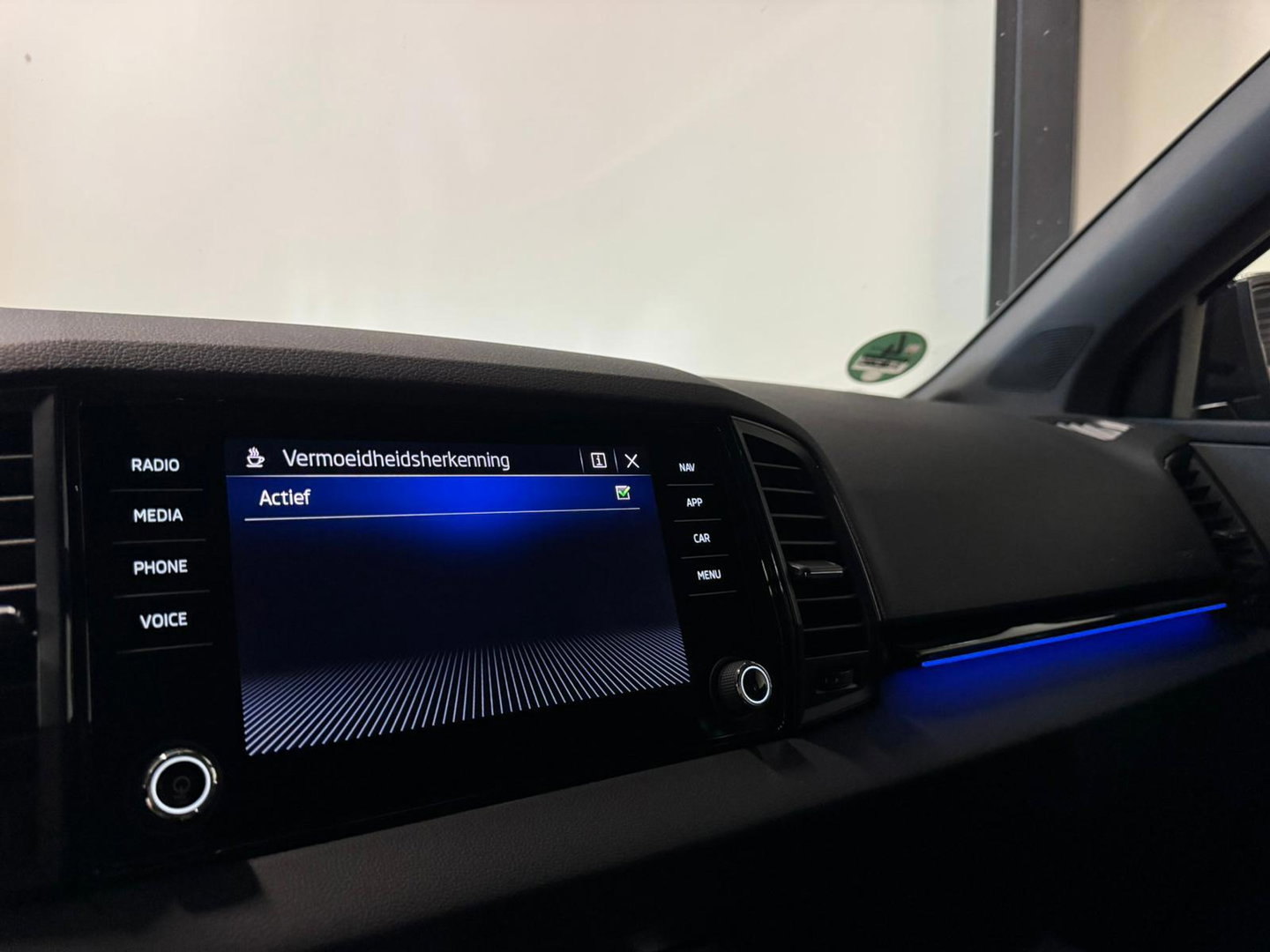 Škoda Karoq 1.5 TSI ACT Sportline Business KEYLESS CAM SFEER