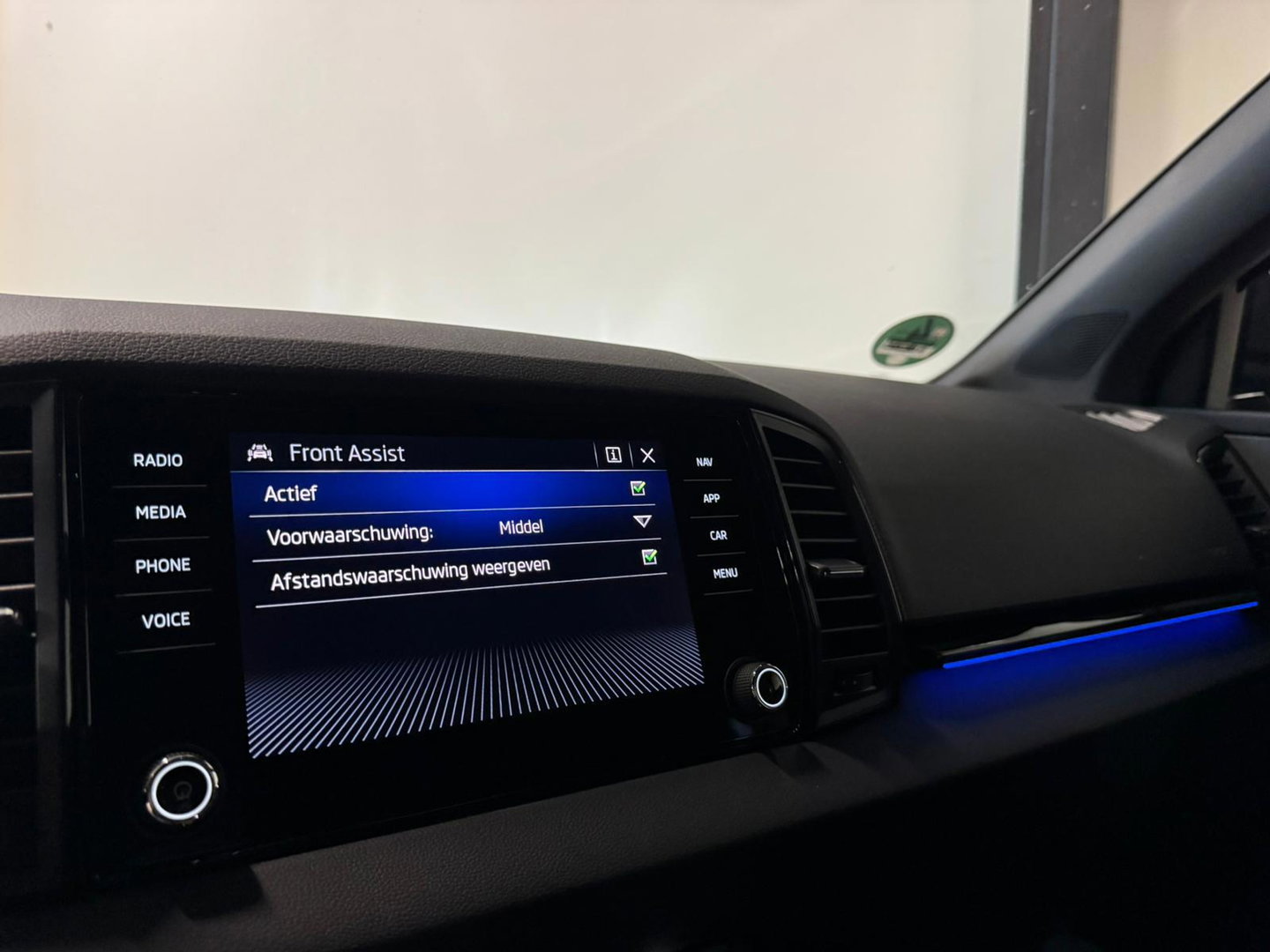 Škoda Karoq 1.5 TSI ACT Sportline Business KEYLESS CAM SFEER