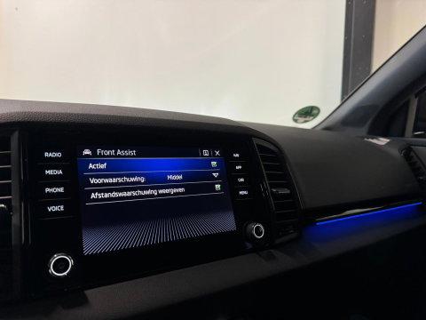 Škoda Karoq 1.5 TSI ACT Sportline Business KEYLESS CAM SFEER
