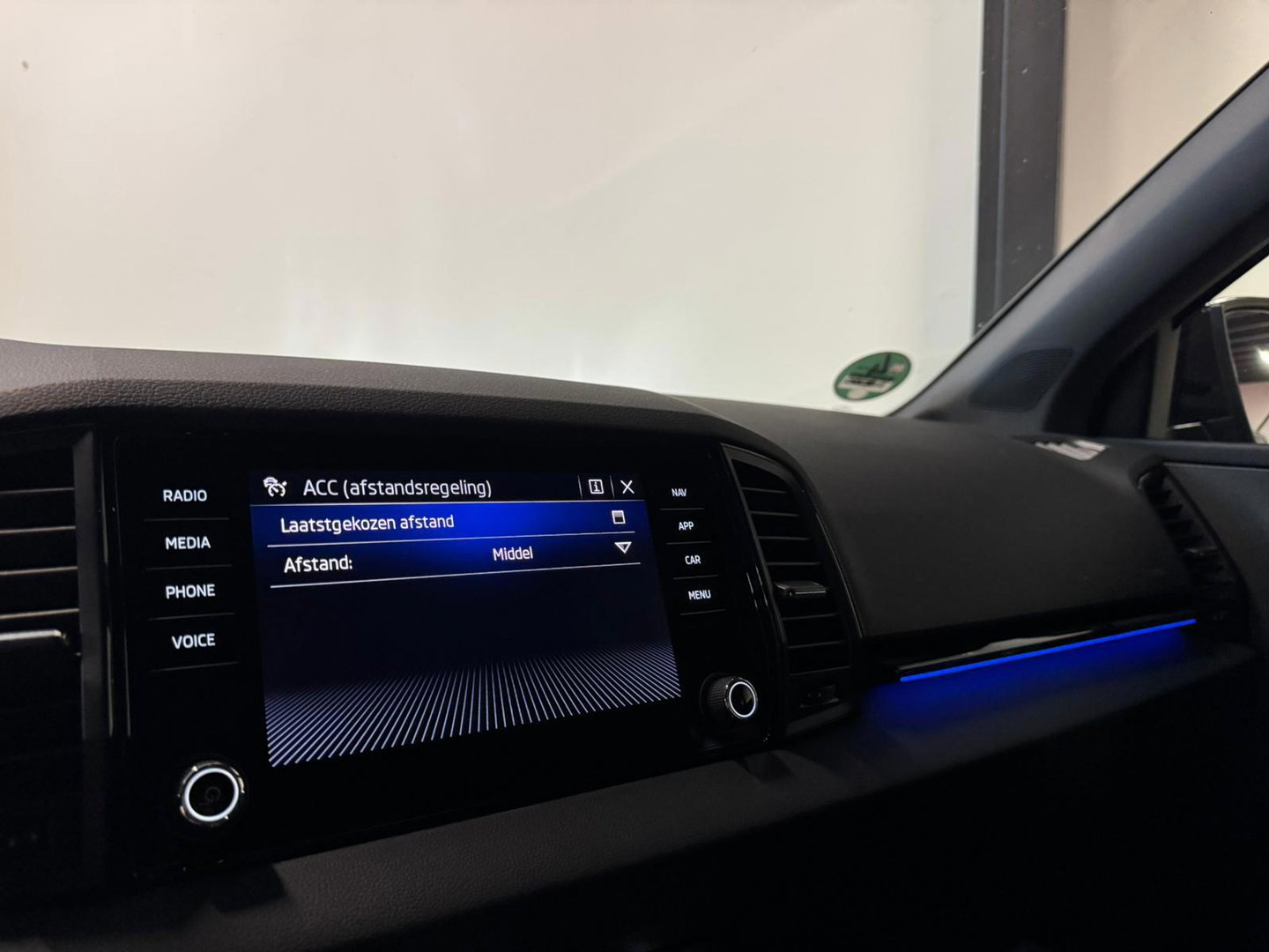 Škoda Karoq 1.5 TSI ACT Sportline Business KEYLESS CAM SFEER