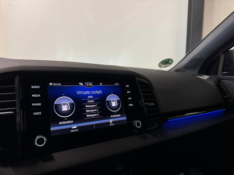 Škoda Karoq 1.5 TSI ACT Sportline Business KEYLESS CAM SFEER