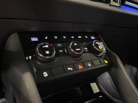 Škoda Karoq 1.5 TSI ACT Sportline Business KEYLESS CAM SFEER
