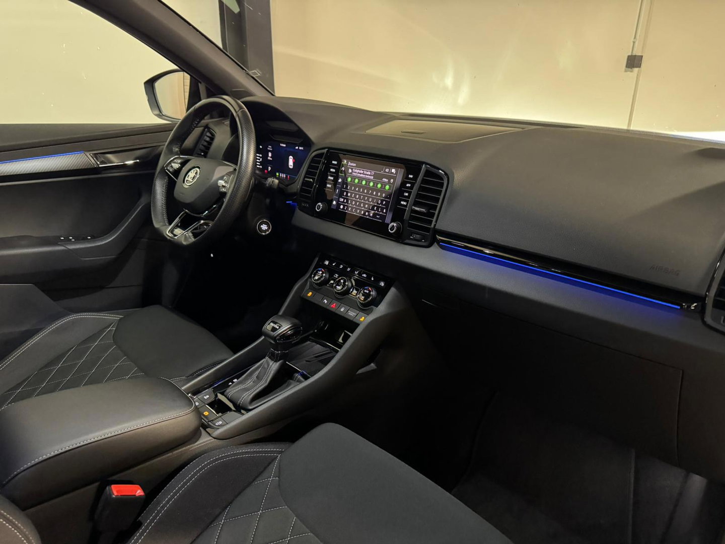 Škoda Karoq 1.5 TSI ACT Sportline Business KEYLESS CAM SFEER