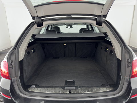 BMW 5 Serie Touring 518d Last Minute Edition Aut. *LEATHER | XENON | COMFORT-SEATS | NAVI-FULLMAP | ECC | PDC | CRUISE | 18''ALU | TOWBAR*