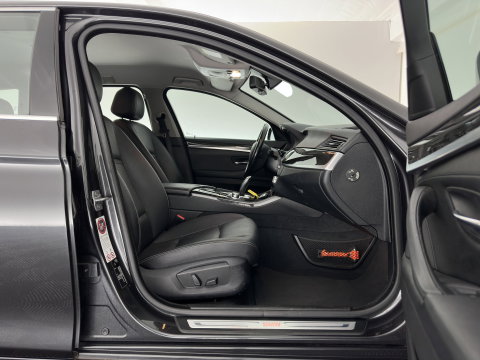 BMW 5 Serie Touring 518d Last Minute Edition Aut. *LEATHER | XENON | COMFORT-SEATS | NAVI-FULLMAP | ECC | PDC | CRUISE | 18''ALU | TOWBAR*