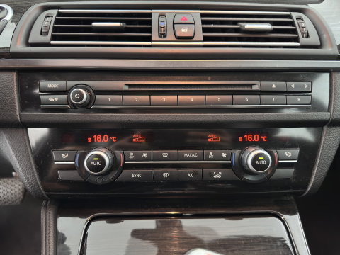 BMW 5 Serie Touring 518d Last Minute Edition Aut. *LEATHER | XENON | COMFORT-SEATS | NAVI-FULLMAP | ECC | PDC | CRUISE | 18''ALU | TOWBAR*