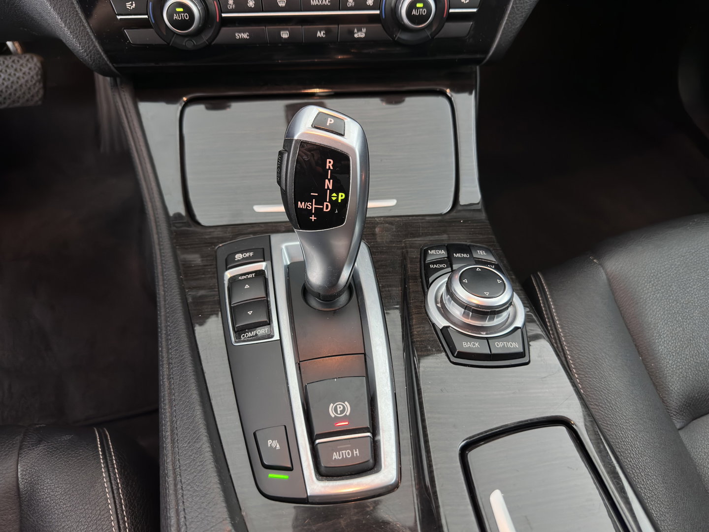 BMW 5 Serie Touring 518d Last Minute Edition Aut. *LEATHER | XENON | COMFORT-SEATS | NAVI-FULLMAP | ECC | PDC | CRUISE | 18''ALU | TOWBAR*