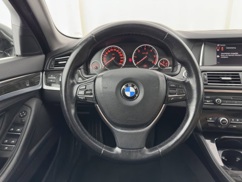 BMW 5 Serie Touring 518d Last Minute Edition Aut. *LEATHER | XENON | COMFORT-SEATS | NAVI-FULLMAP | ECC | PDC | CRUISE | 18''ALU | TOWBAR*