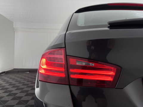 BMW 5 Serie Touring 518d Last Minute Edition Aut. *LEATHER | XENON | COMFORT-SEATS | NAVI-FULLMAP | ECC | PDC | CRUISE | 18''ALU | TOWBAR*