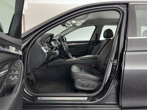 BMW 5 Serie Touring 518d Last Minute Edition Aut. *LEATHER | XENON | COMFORT-SEATS | NAVI-FULLMAP | ECC | PDC | CRUISE | 18''ALU | TOWBAR*