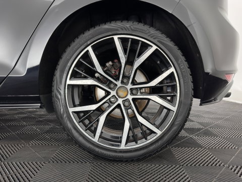 Volkswagen Golf 1.2 TSI Easyline GTI-Styling *NAVI-FULLMAP | COMFORTSEATS | AIRCO | PRIVACY-GLASS | 18''ALU*