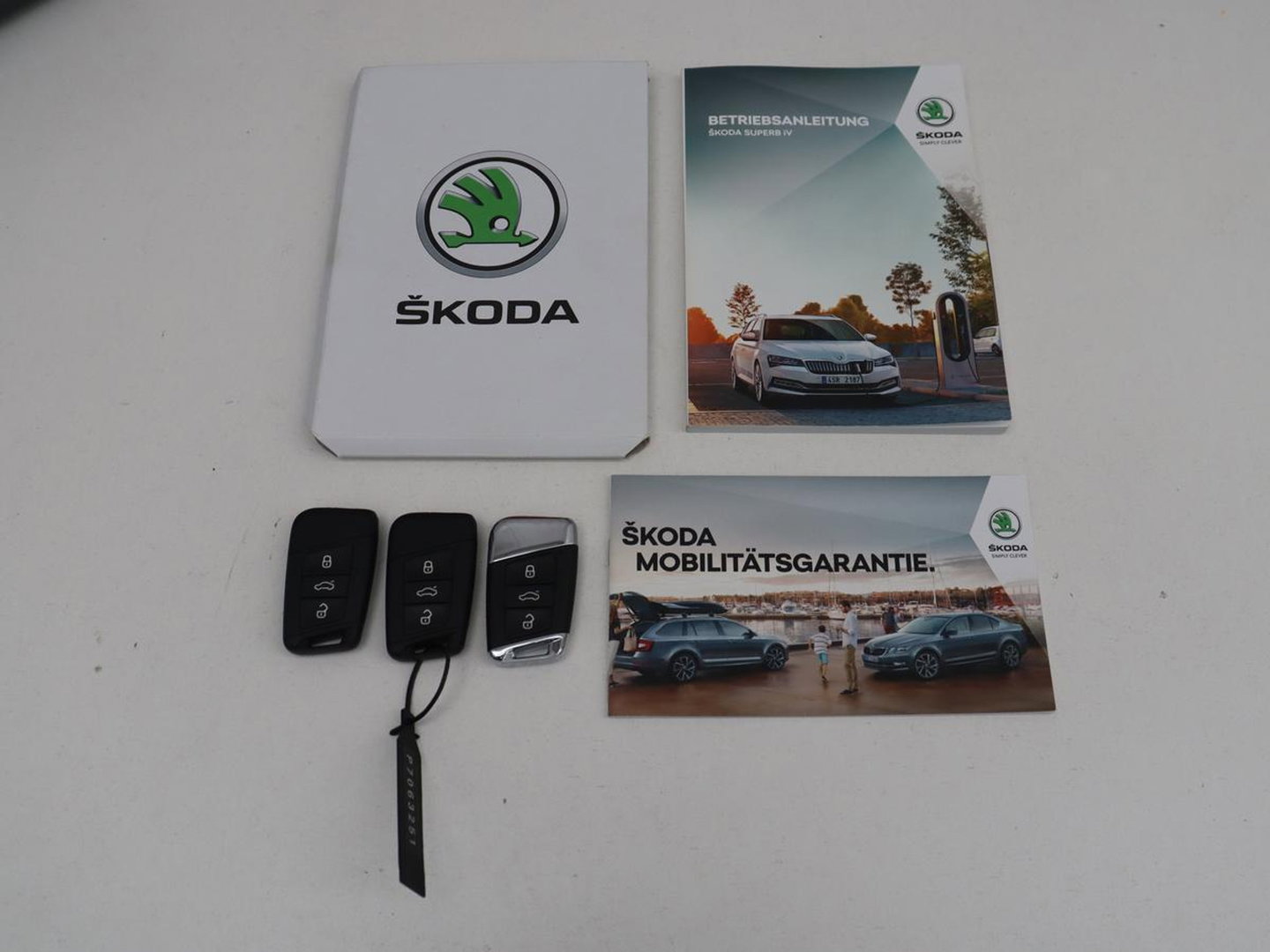 Škoda Superb Combi 1.4 TSI iV Laurin & Klement | SOH 95.8% | Trekhaak | Leder | Virtual Dashboard | Stoelverwarming | Memory | Virtual Dashboard | Park assist | Cruise control | Navigatie | Carplay |