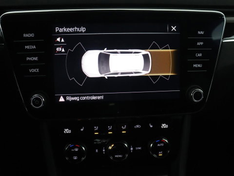 Škoda Superb Combi 1.4 TSI iV Laurin & Klement | SOH 95.8% | Trekhaak | Leder | Virtual Dashboard | Stoelverwarming | Memory | Virtual Dashboard | Park assist | Cruise control | Navigatie | Carplay |