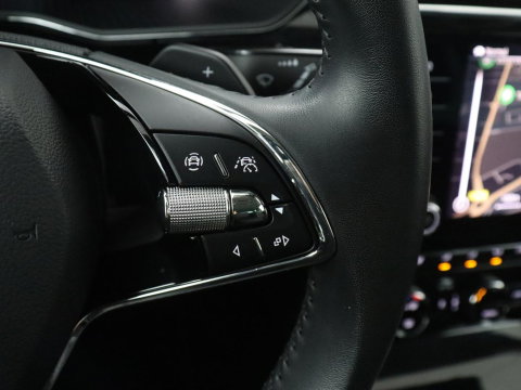 Škoda Superb Combi 1.4 TSI iV Laurin & Klement | SOH 95.8% | Trekhaak | Leder | Virtual Dashboard | Stoelverwarming | Memory | Virtual Dashboard | Park assist | Cruise control | Navigatie | Carplay |