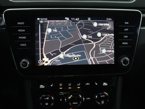 Škoda Superb Combi 1.4 TSI iV Laurin & Klement | SOH 95.8% | Trekhaak | Leder | Virtual Dashboard | Stoelverwarming | Memory | Virtual Dashboard | Park assist | Cruise control | Navigatie | Carplay |