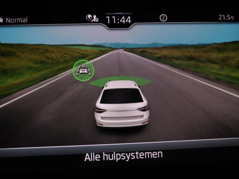 Škoda Superb Combi 1.4 TSI iV Laurin & Klement | SOH 95.8% | Trekhaak | Leder | Virtual Dashboard | Stoelverwarming | Memory | Virtual Dashboard | Park assist | Cruise control | Navigatie | Carplay |