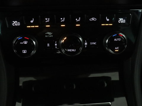 Škoda Superb Combi 1.4 TSI iV Laurin & Klement | SOH 95.8% | Trekhaak | Leder | Virtual Dashboard | Stoelverwarming | Memory | Virtual Dashboard | Park assist | Cruise control | Navigatie | Carplay |