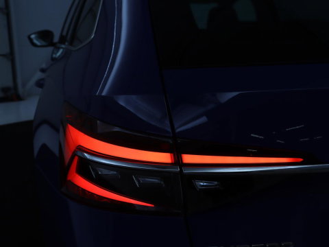 Škoda Superb Combi 1.4 TSI iV Laurin & Klement | SOH 95.8% | Trekhaak | Leder | Virtual Dashboard | Stoelverwarming | Memory | Virtual Dashboard | Park assist | Cruise control | Navigatie | Carplay |