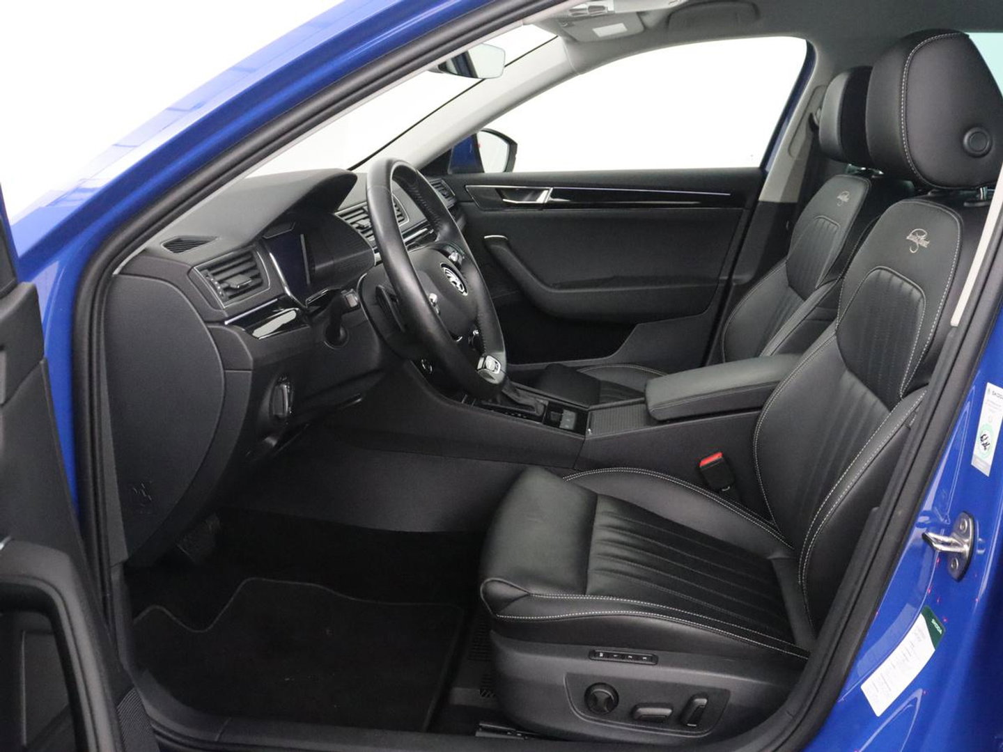 Škoda Superb Combi 1.4 TSI iV Laurin & Klement | SOH 95.8% | Trekhaak | Leder | Virtual Dashboard | Stoelverwarming | Memory | Virtual Dashboard | Park assist | Cruise control | Navigatie | Carplay |