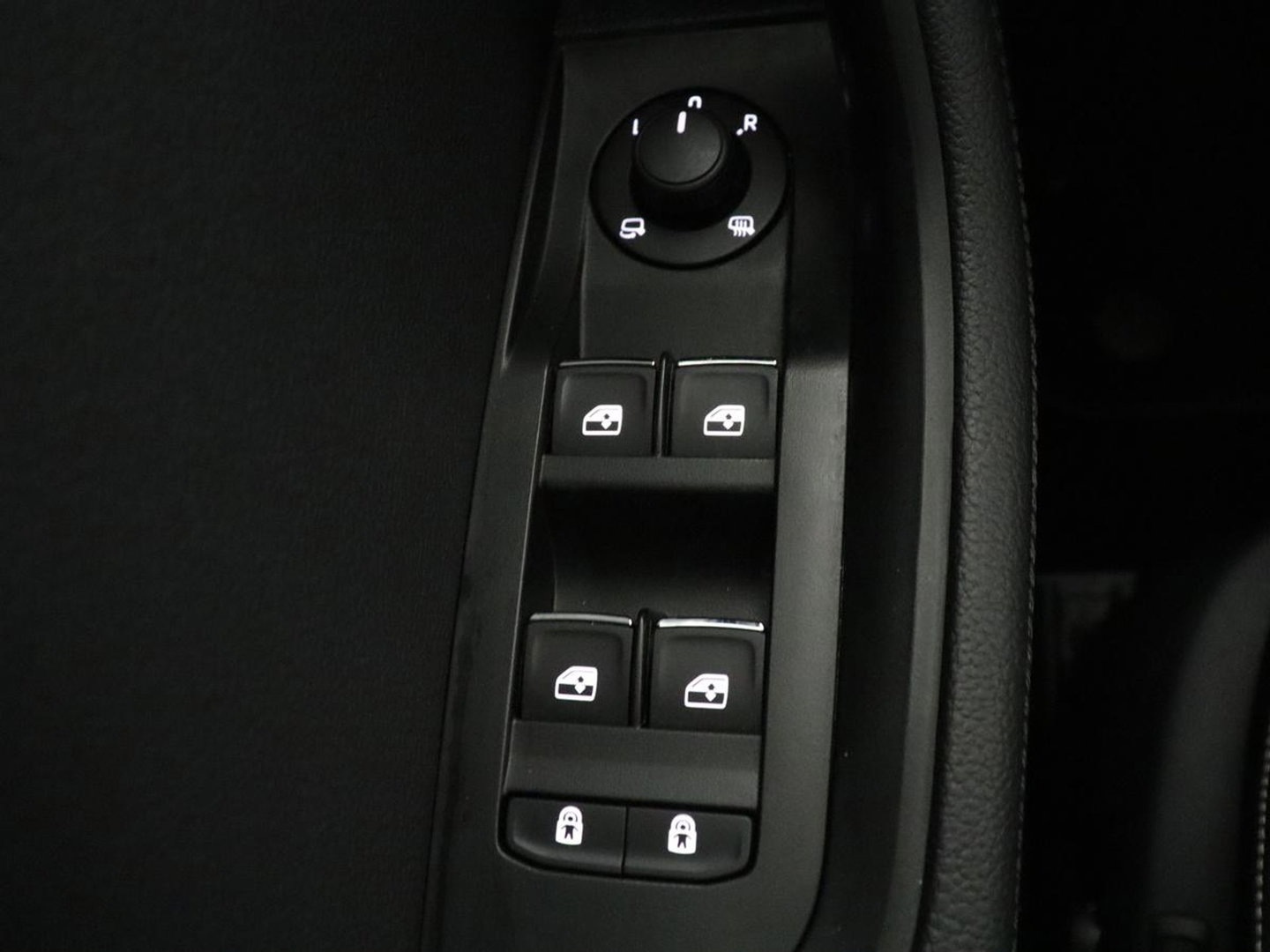 Škoda Superb Combi 1.4 TSI iV Laurin & Klement | SOH 95.8% | Trekhaak | Leder | Virtual Dashboard | Stoelverwarming | Memory | Virtual Dashboard | Park assist | Cruise control | Navigatie | Carplay |