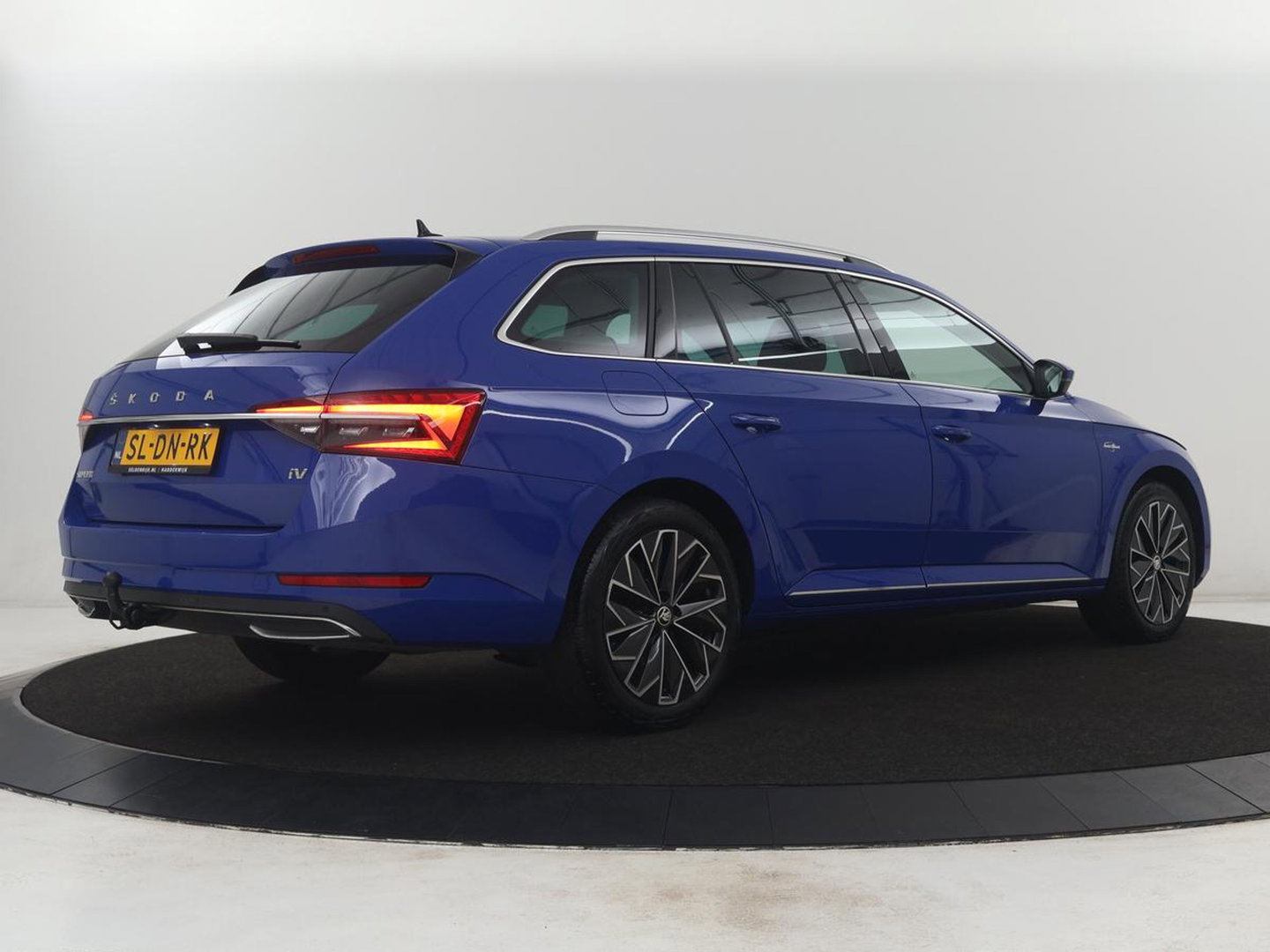 Škoda Superb Combi 1.4 TSI iV Laurin & Klement | SOH 95.8% | Trekhaak | Leder | Virtual Dashboard | Stoelverwarming | Memory | Virtual Dashboard | Park assist | Cruise control | Navigatie | Carplay |
