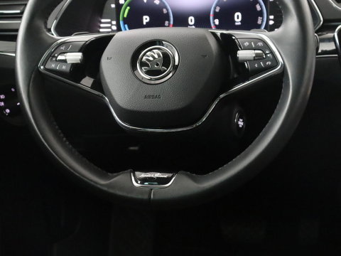 Škoda Superb Combi 1.4 TSI iV Laurin & Klement | SOH 95.8% | Trekhaak | Leder | Virtual Dashboard | Stoelverwarming | Memory | Virtual Dashboard | Park assist | Cruise control | Navigatie | Carplay |