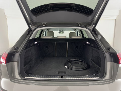 Audi Q8 e-tron 50 quattro Advanced Edition 95 kWh [3-Fase-22kW] {SoH-100%} (INCL.BTW) *LEATHER | FULL-LED | MEMORY-PACK | ADAPTIVE-CRUISE | CAMERA | PRIVACY-GLASS | DIGI-COCKPIT | PRIVACY-GLASS | SHIFT-PADDLES | DAB | AMBIENT-LIGHT | 20''ALU | TOWBAR*