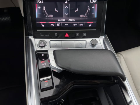 Audi Q8 e-tron 50 quattro Advanced Edition 95 kWh [3-Fase-22kW] {SoH-100%} (INCL.BTW) *LEATHER | FULL-LED | MEMORY-PACK | ADAPTIVE-CRUISE | CAMERA | PRIVACY-GLASS | DIGI-COCKPIT | PRIVACY-GLASS | SHIFT-PADDLES | DAB | AMBIENT-LIGHT | 20''ALU | TOWBAR*