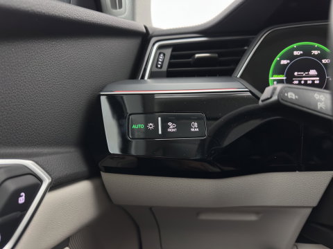 Audi Q8 e-tron 50 quattro Advanced Edition 95 kWh [3-Fase-22kW] {SoH-100%} (INCL.BTW) *LEATHER | FULL-LED | MEMORY-PACK | ADAPTIVE-CRUISE | CAMERA | PRIVACY-GLASS | DIGI-COCKPIT | PRIVACY-GLASS | SHIFT-PADDLES | DAB | AMBIENT-LIGHT | 20''ALU | TOWBAR*