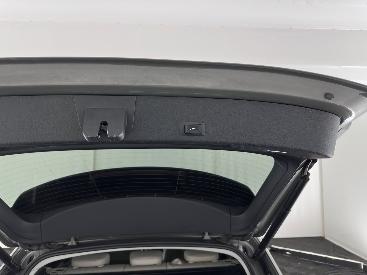 Audi Q8 e-tron 50 quattro Advanced Edition 95 kWh [3-Fase-22kW] {SoH-100%} (INCL.BTW) *LEATHER | FULL-LED | MEMORY-PACK | ADAPTIVE-CRUISE | CAMERA | PRIVACY-GLASS | DIGI-COCKPIT | PRIVACY-GLASS | SHIFT-PADDLES | DAB | AMBIENT-LIGHT | 20''ALU | TOWBAR*