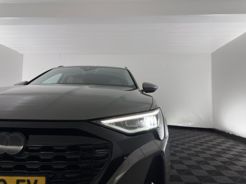 Audi Q8 e-tron 50 quattro Advanced Edition 95 kWh [3-Fase-22kW] {SoH-100%} (INCL.BTW) *LEATHER | FULL-LED | MEMORY-PACK | ADAPTIVE-CRUISE | CAMERA | PRIVACY-GLASS | DIGI-COCKPIT | PRIVACY-GLASS | SHIFT-PADDLES | DAB | AMBIENT-LIGHT | 20''ALU | TOWBAR*