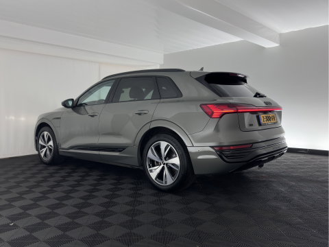 Audi Q8 e-tron 50 quattro Advanced Edition 95 kWh [3-Fase-22kW] {SoH-100%} (INCL.BTW) *LEATHER | FULL-LED | MEMORY-PACK | ADAPTIVE-CRUISE | CAMERA | PRIVACY-GLASS | DIGI-COCKPIT | PRIVACY-GLASS | SHIFT-PADDLES | DAB | AMBIENT-LIGHT | 20''ALU | TOWBAR*