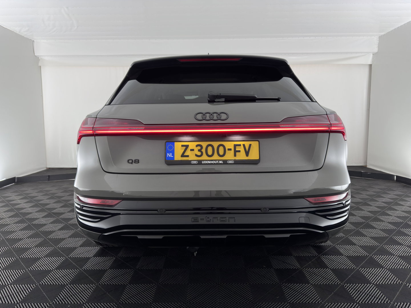 Audi Q8 e-tron 50 quattro Advanced Edition 95 kWh [3-Fase-22kW] {SoH-100%} (INCL.BTW) *LEATHER | FULL-LED | MEMORY-PACK | ADAPTIVE-CRUISE | CAMERA | PRIVACY-GLASS | DIGI-COCKPIT | PRIVACY-GLASS | SHIFT-PADDLES | DAB | AMBIENT-LIGHT | 20''ALU | TOWBAR*