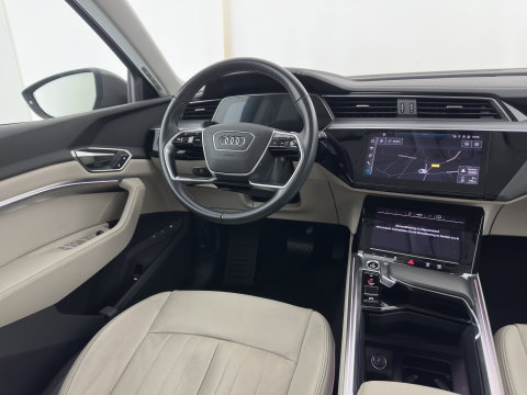 Audi Q8 e-tron 50 quattro Advanced Edition 95 kWh [3-Fase-22kW] {SoH-100%} (INCL.BTW) *LEATHER | FULL-LED | MEMORY-PACK | ADAPTIVE-CRUISE | CAMERA | PRIVACY-GLASS | DIGI-COCKPIT | PRIVACY-GLASS | SHIFT-PADDLES | DAB | AMBIENT-LIGHT | 20''ALU | TOWBAR*