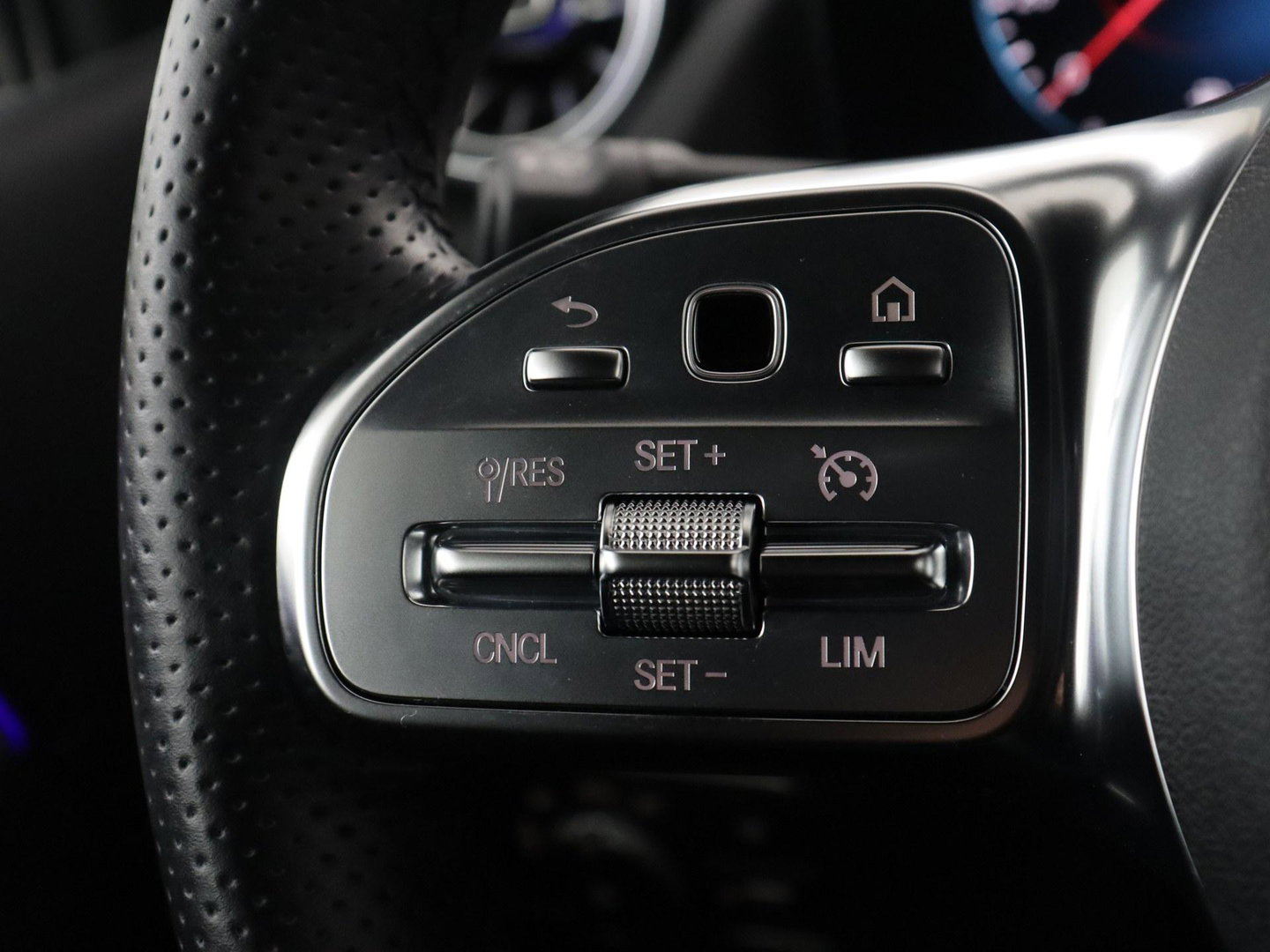 Mercedes-Benz B-klasse 200 Business | SOH 98.6% | Leder/Alcantara | Camera | AMG-Line | Park assist | Cruise control | Navigatie | Carplay | Sfeerverlichting | Climate control | Full LED |