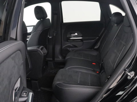 Mercedes-Benz B-klasse 200 Business | SOH 98.6% | Leder/Alcantara | Camera | AMG-Line | Park assist | Cruise control | Navigatie | Carplay | Sfeerverlichting | Climate control | Full LED |