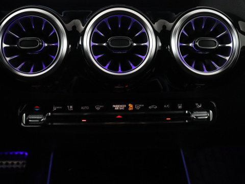 Mercedes-Benz B-klasse 200 Business | SOH 98.6% | Leder/Alcantara | Camera | AMG-Line | Park assist | Cruise control | Navigatie | Carplay | Sfeerverlichting | Climate control | Full LED |