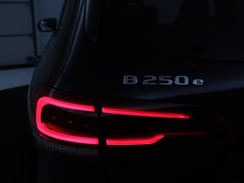 Mercedes-Benz B-klasse 200 Business | SOH 98.6% | Leder/Alcantara | Camera | AMG-Line | Park assist | Cruise control | Navigatie | Carplay | Sfeerverlichting | Climate control | Full LED |