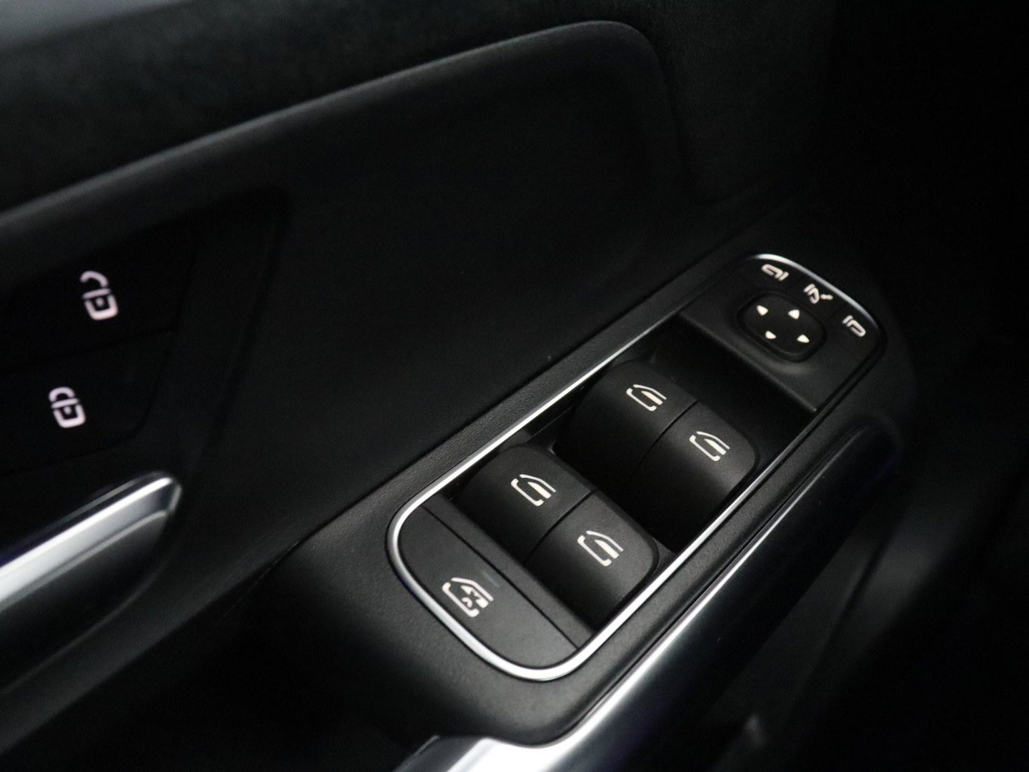 Mercedes-Benz B-klasse 200 Business | SOH 98.6% | Leder/Alcantara | Camera | AMG-Line | Park assist | Cruise control | Navigatie | Carplay | Sfeerverlichting | Climate control | Full LED |