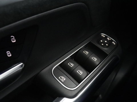 Mercedes-Benz B-klasse 200 Business | SOH 98.6% | Leder/Alcantara | Camera | AMG-Line | Park assist | Cruise control | Navigatie | Carplay | Sfeerverlichting | Climate control | Full LED |