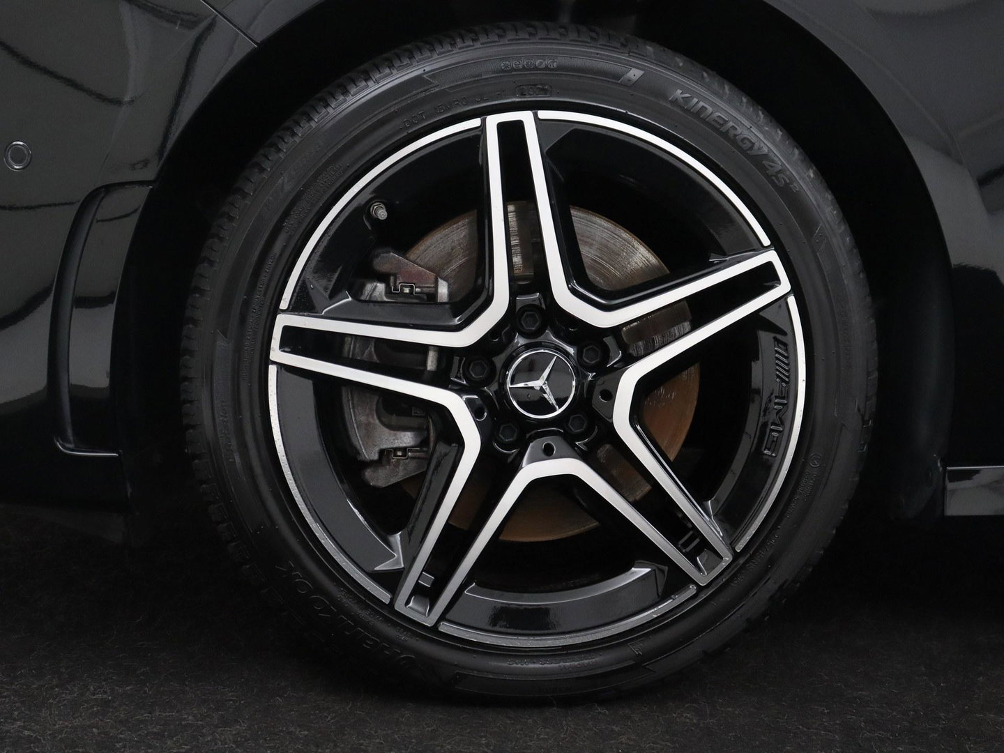 Mercedes-Benz B-klasse 200 Business | SOH 98.6% | Leder/Alcantara | Camera | AMG-Line | Park assist | Cruise control | Navigatie | Carplay | Sfeerverlichting | Climate control | Full LED |