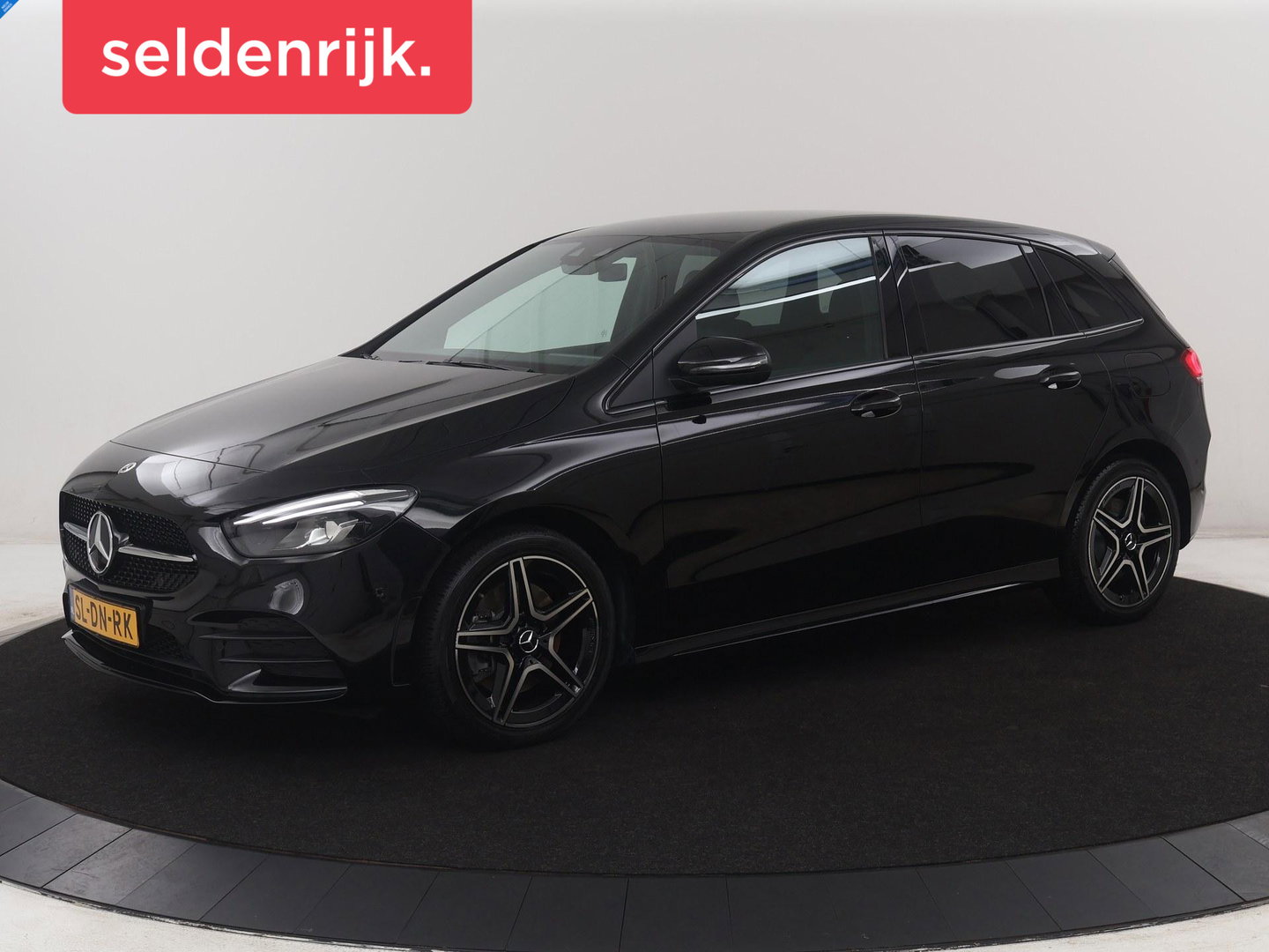 Mercedes-Benz B-klasse 200 Business | SOH 98.6% | Leder/Alcantara | Camera | AMG-Line | Park assist | Cruise control | Navigatie | Carplay | Sfeerverlichting | Climate control | Full LED |