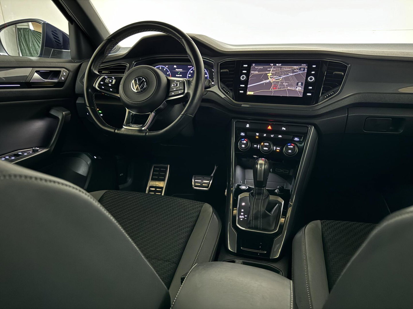 Volkswagen T-Roc 1.5 TSI R-Line Pano Virtual Beats Camera NAP