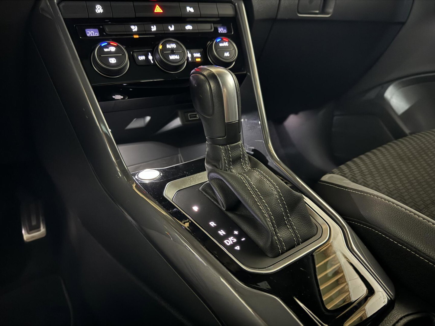 Volkswagen T-Roc 1.5 TSI R-Line Pano Virtual Beats Camera NAP