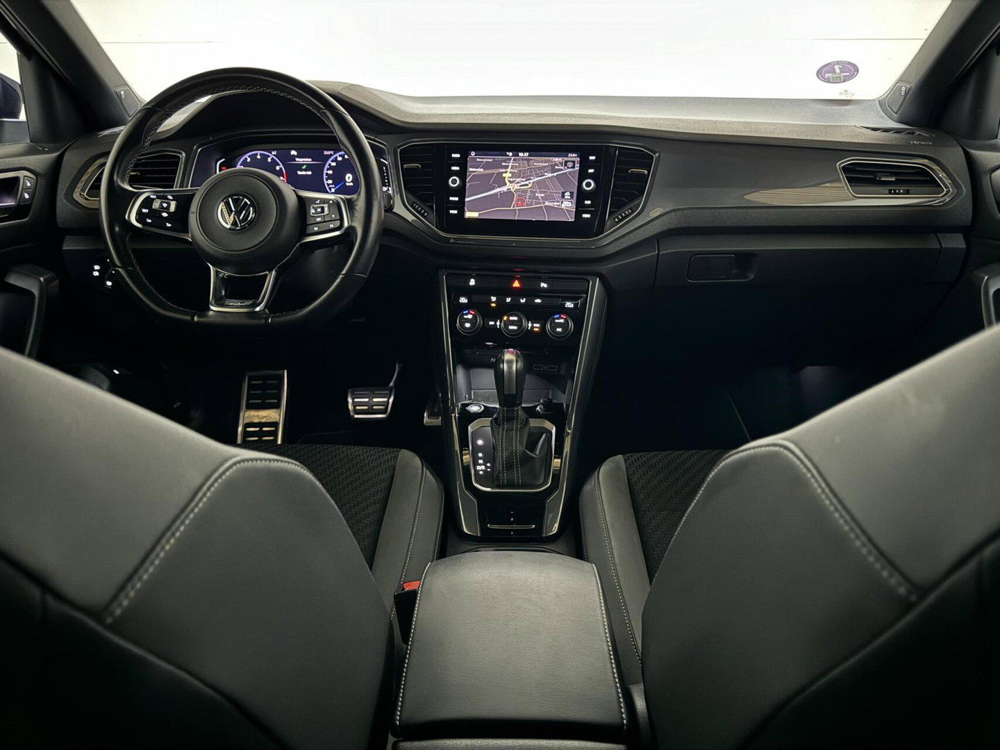 Volkswagen T-Roc 1.5 TSI R-Line Pano Virtual Beats Camera NAP